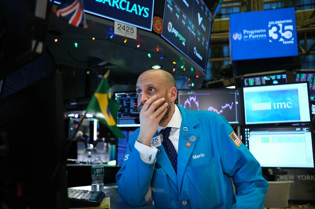 The agency said on Tuesday that it now expects Brent to average $100 this year, up from $70, while WTI will trade at $95 compared to $67 in previous estimates. (FILE/AFP)