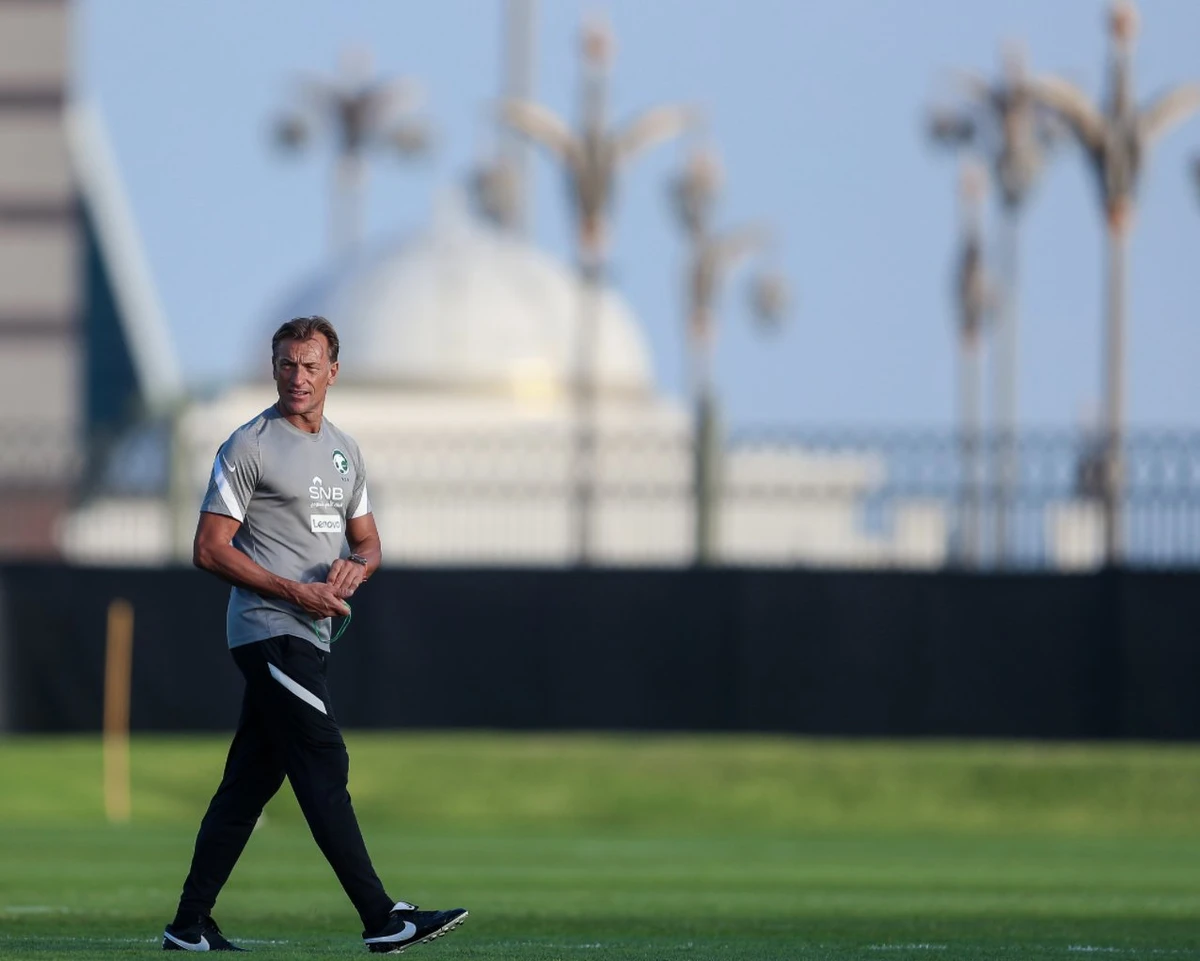 Herve Renard during a training session in Dubai ahead of Saudi Arabia's World Cup Qualifier against China. (SAFF)