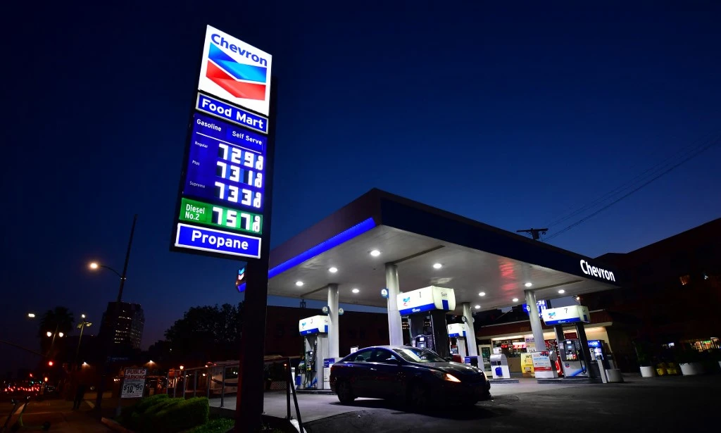 Both benchmarks notched their first weekly gains in three weeks — Brent rose more than 11.5 percent and WTI gained 8.8 percent. (File/AFP)