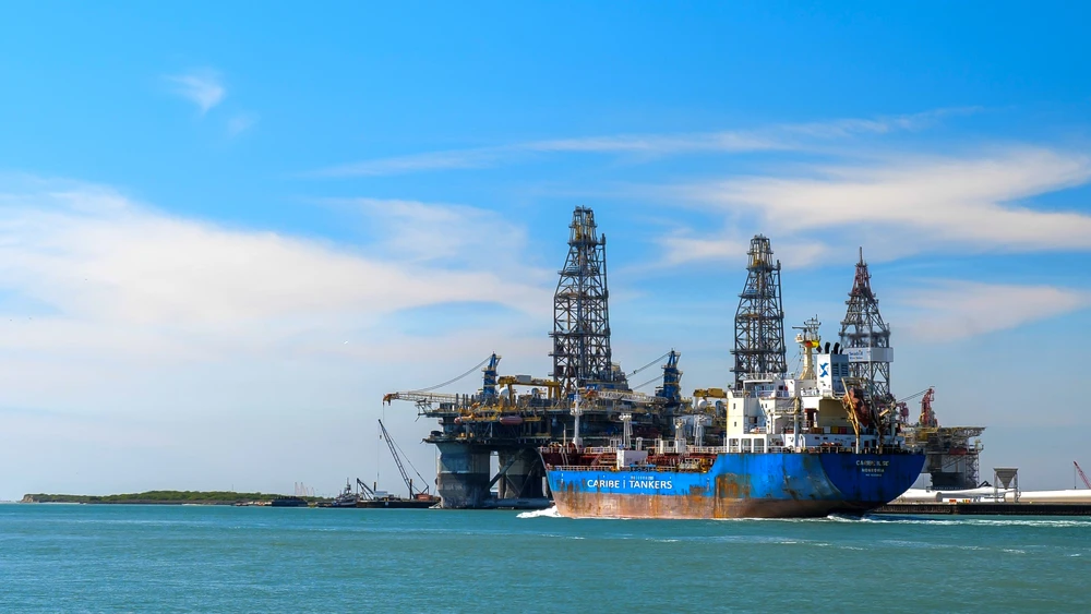 US crude exports rose to 3.8 million barrels per day for the March 18 week, the highest since July 2021. (File/Shutterstock)