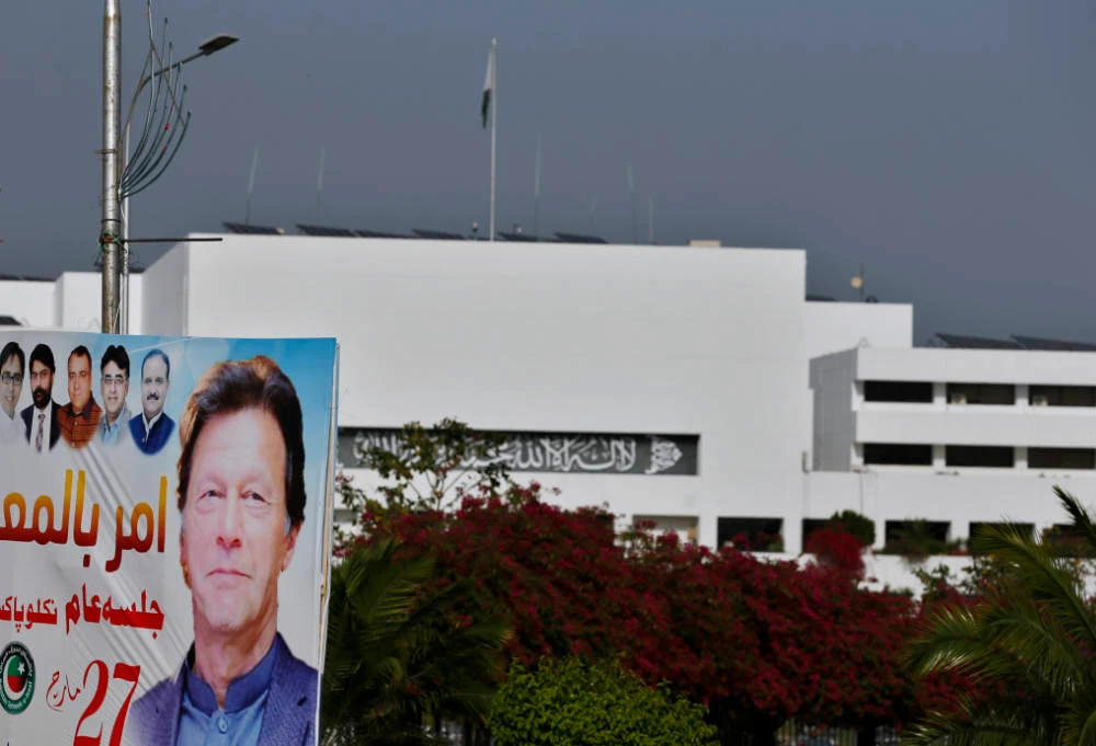 Key coalition partner to support Pakistan PM in no-trust vote