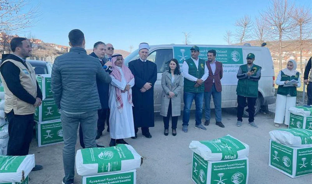 The project aims to distribute 2,056 food baskets, which weigh 59 kilos each and include basic food necessities. (SPA)