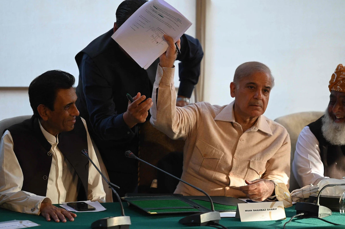 Pakistan opposition seeks PM’s resignation after government ally quits coalition