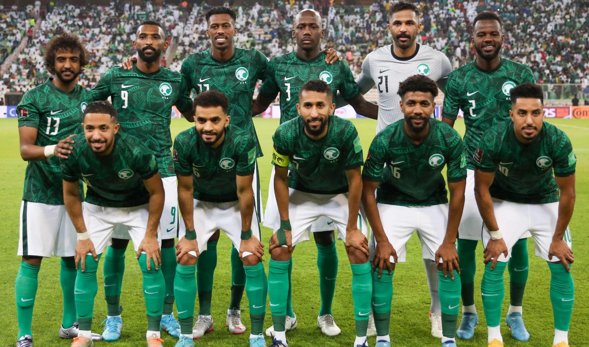 Saudi's players pose for a group photo ahead of the 2022 Qatar World Cup Asian Qualifiers football match between Saudi Arabia and Australia, at the King Abdullah Sport City Stadium in the city of Jeddah, on March 29, 2022. (AFP)