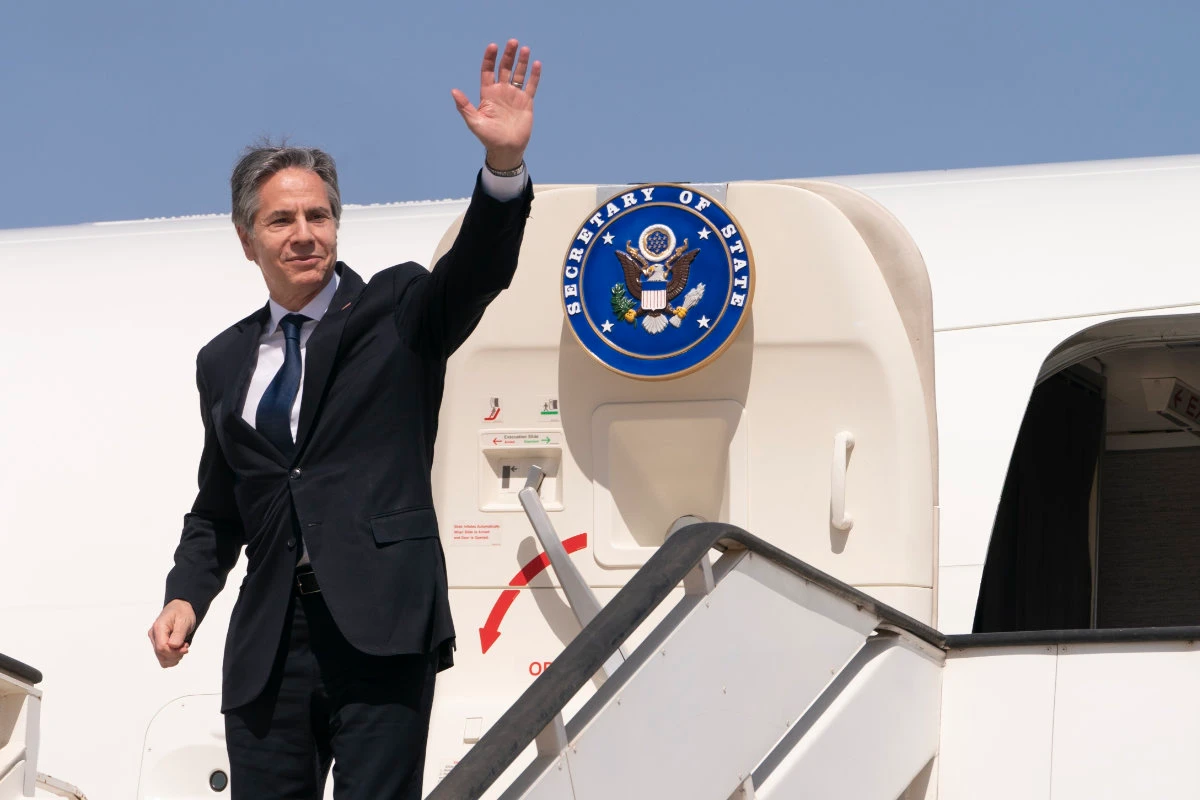 US Secretary of State Antony Blinken waves as he boards his plane on March 28, 2022, from Nevatim Air Base, Israel, en route to Morocco. (AP Photo/Jacquelyn Martin, Pool)
