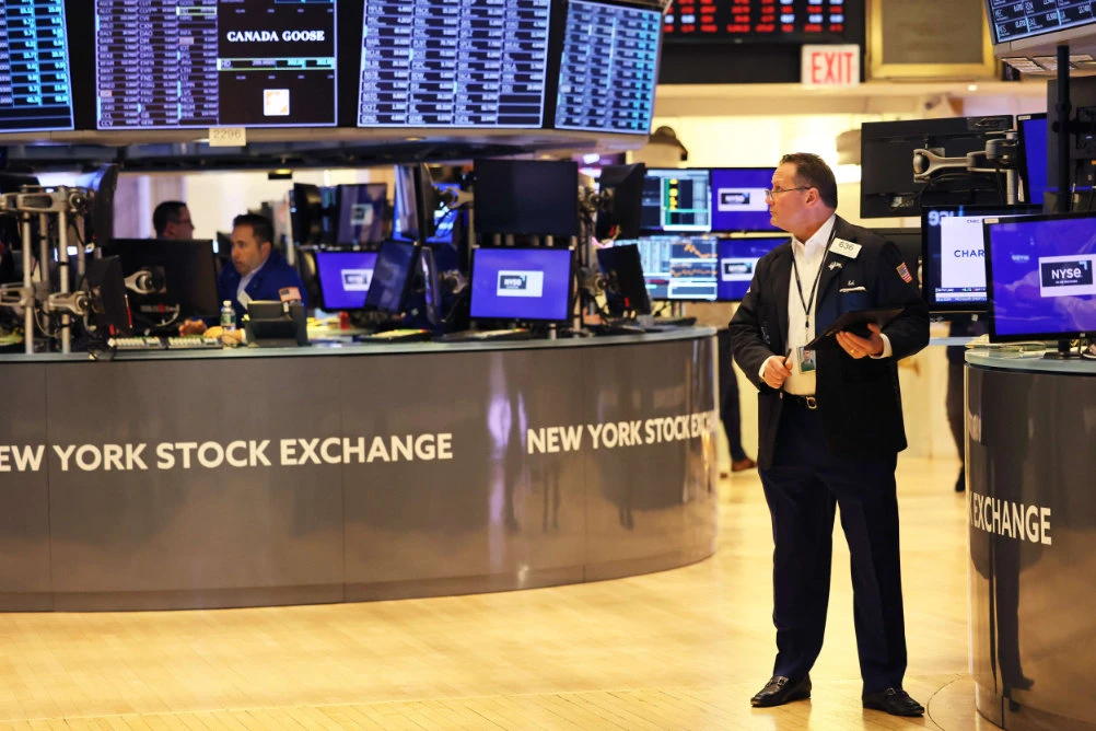 Traders work the floor of the New York Stock Exchange during morning trading on April 27, 2022 in New York City. (AFP)