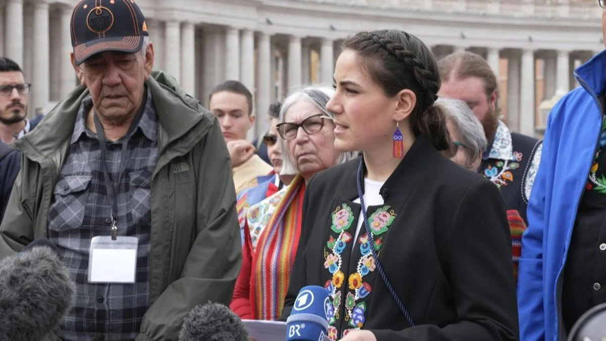 A Canadian Indigenous delegation, respresenting the Metis Nation, is hopeful that the pontiff will apologise for abuses at church-run residential schools in Canada.