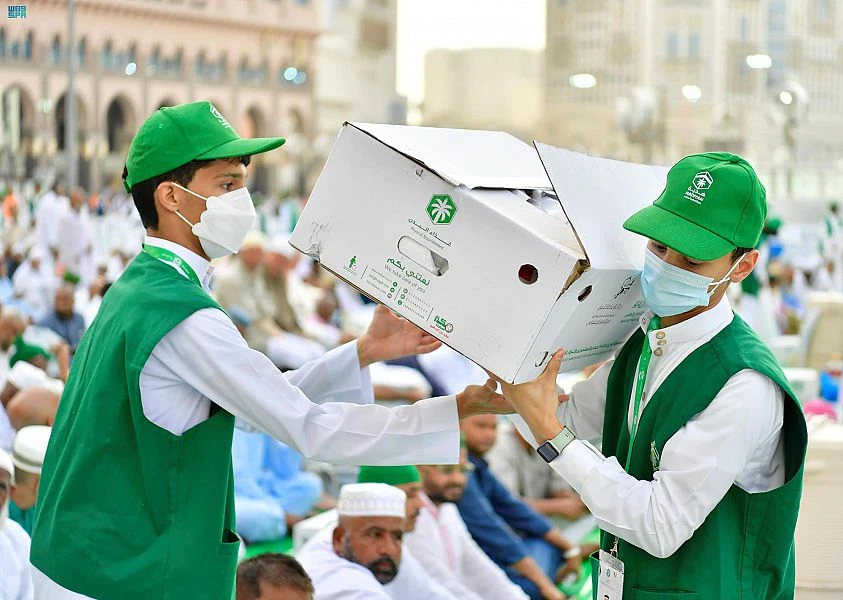 The Grand Mosque in Makkah resumes iftar meals for fasting people. (SPA)