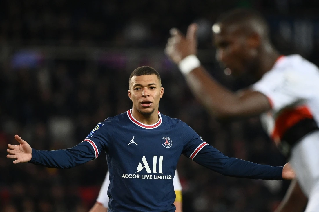 Mbappe doubled the advantage with a neat finish inside the near pos. (AFP)