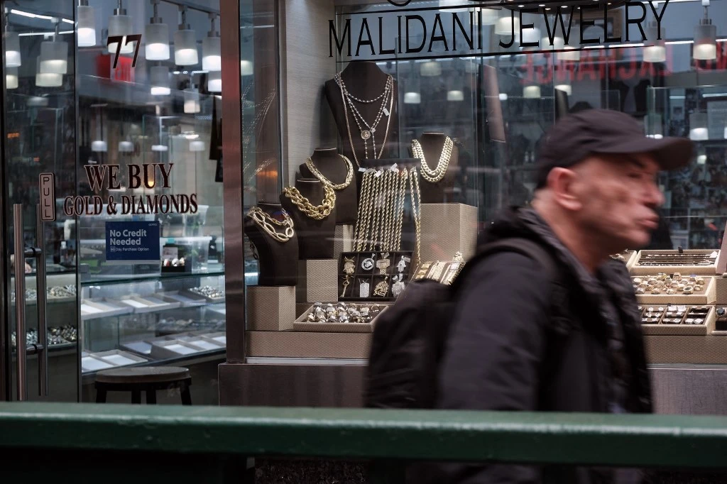 Spot gold was down 0.2 percent at $1,929.60 per ounce by 0203 GMT. (File/AFP)