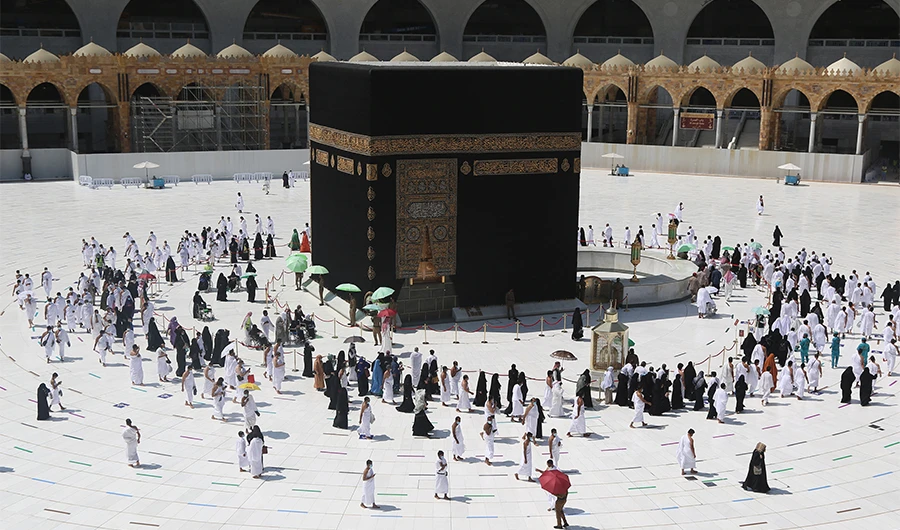 The Grand Mosque in the holy Saudi city of Mecca is operating at full capacity on October 17, 2021. (AFP)