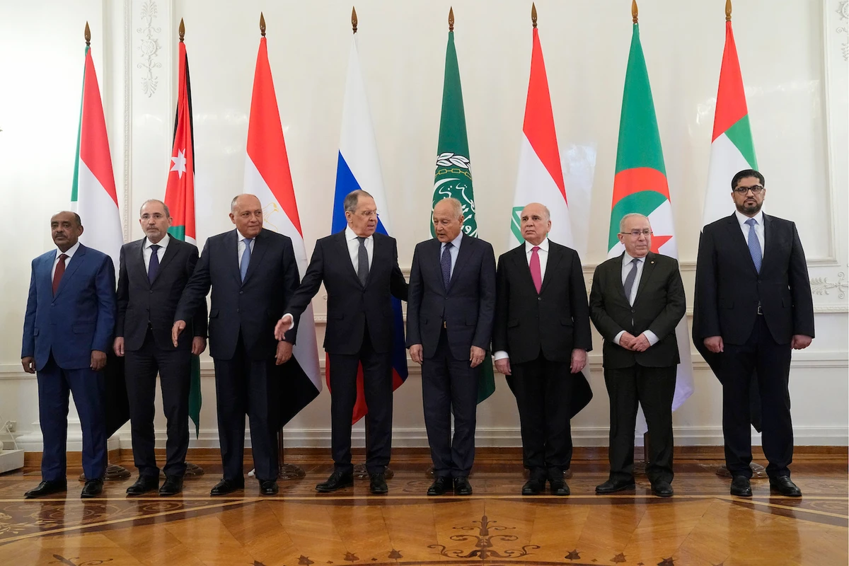 Russian FM Sergey Lavrov welcomes the Secretary General of the Arab League, 4th right, as they pose for a photo with Arab League representatives in Moscow, Russia, April 4, 2022. (AP)