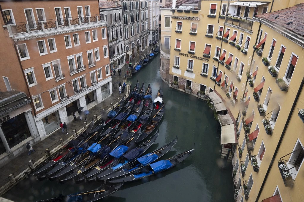 Global sovereign debt to hit new high; Italy cuts growth forecasts — Macro Snapshot