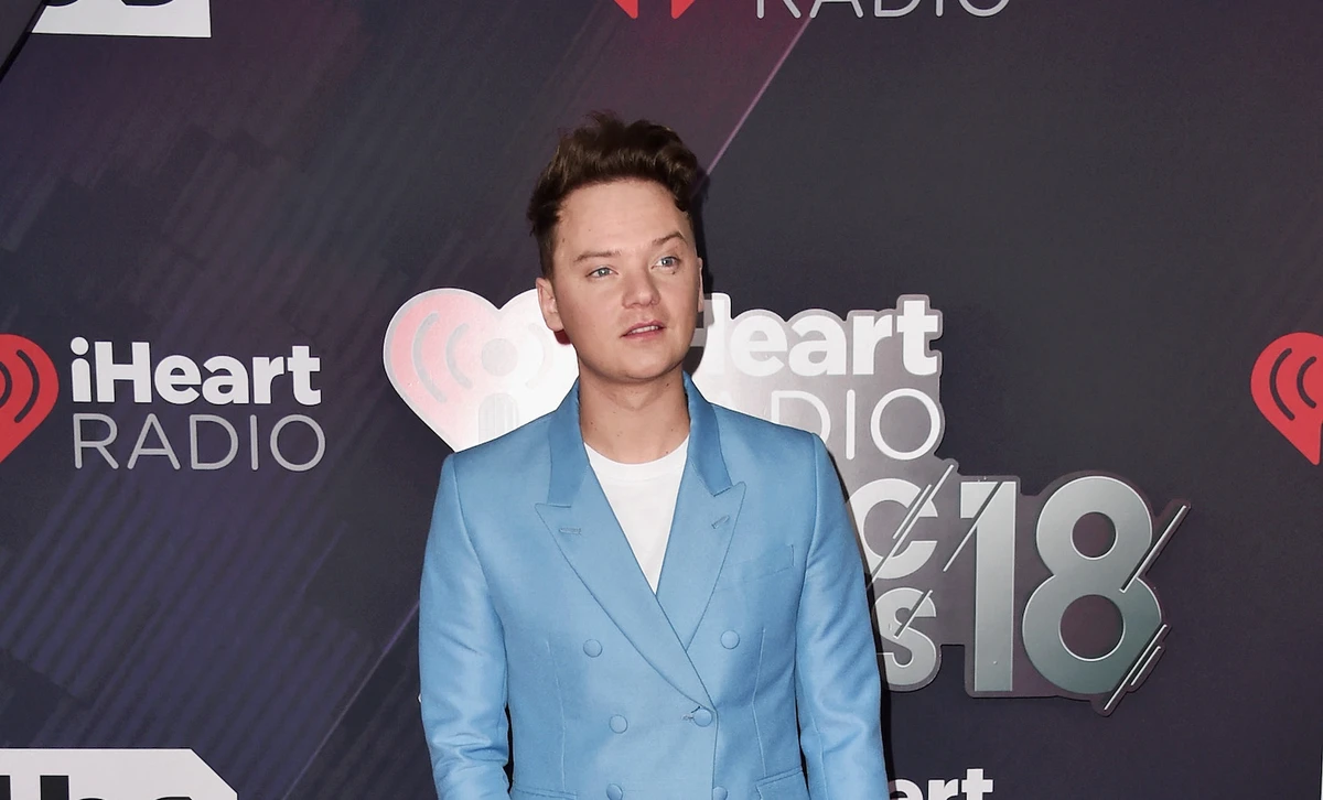 The singer is famous for his hits “You Broke Me First” and “Stitches.” (AFP)