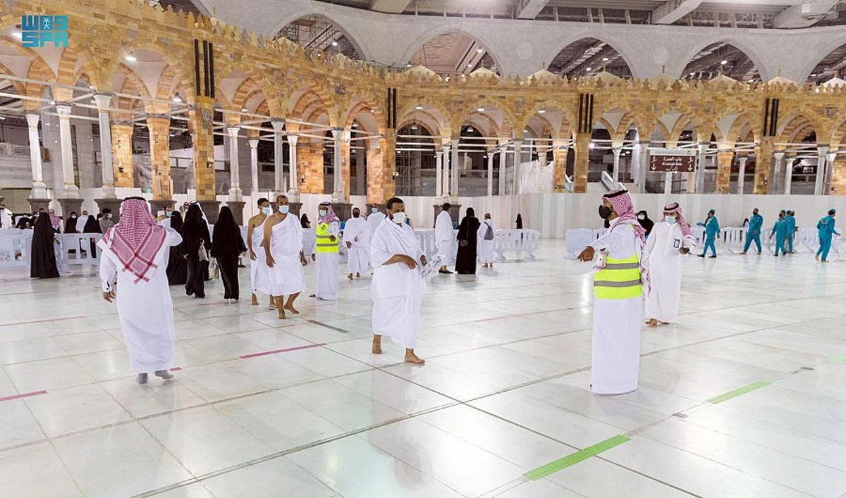 Health volunteers lend a hand in holy cities