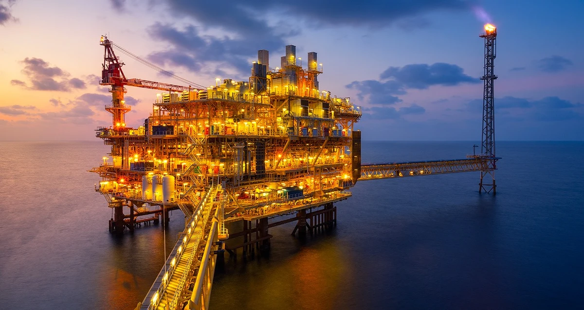 Oil drops below $100 on reserves release, China lockdowns