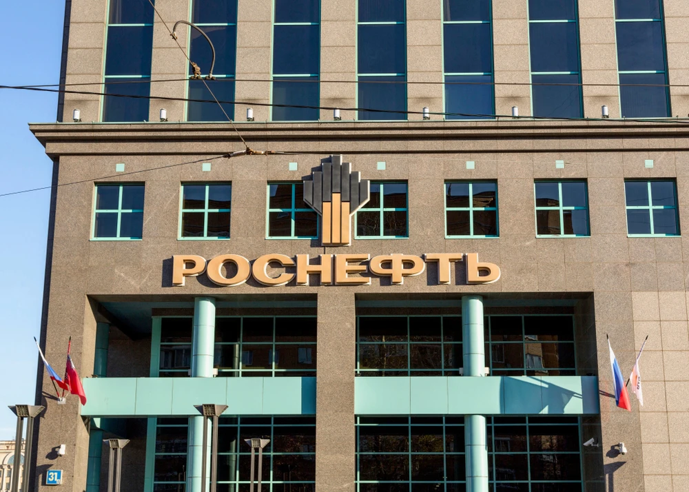 Banks stop credit for oil imports by Rosneft-owned Indian firm. (File/Shutterstock)