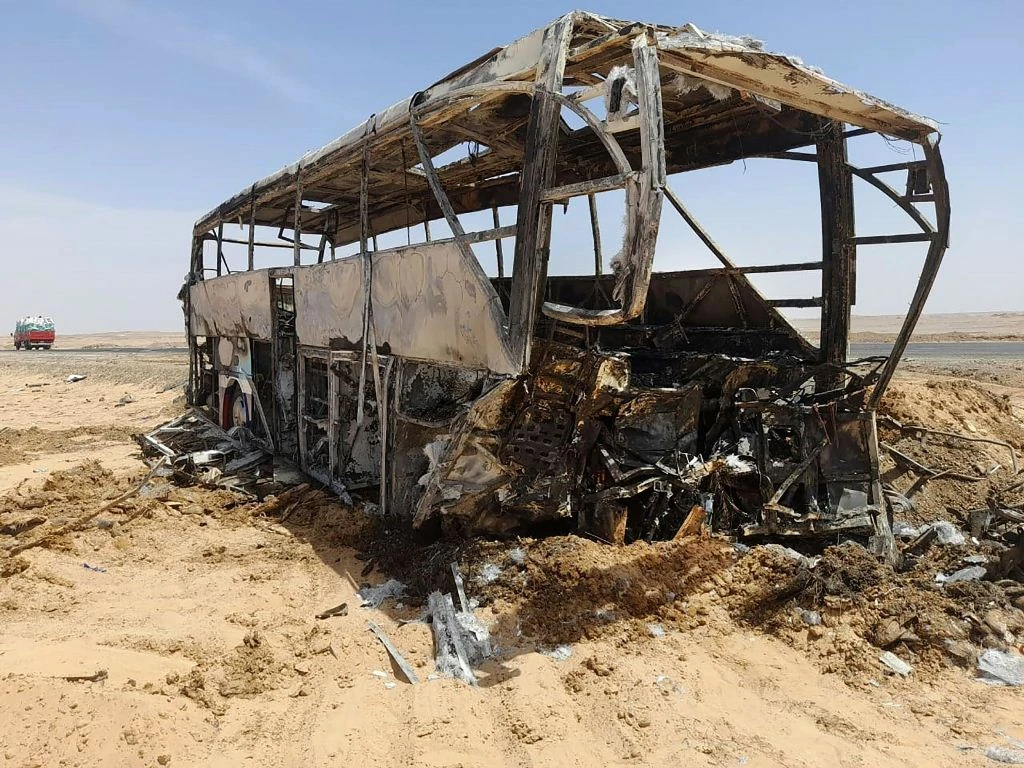 Truck hits tourist bus in Egypt, kills 10 including 4 French