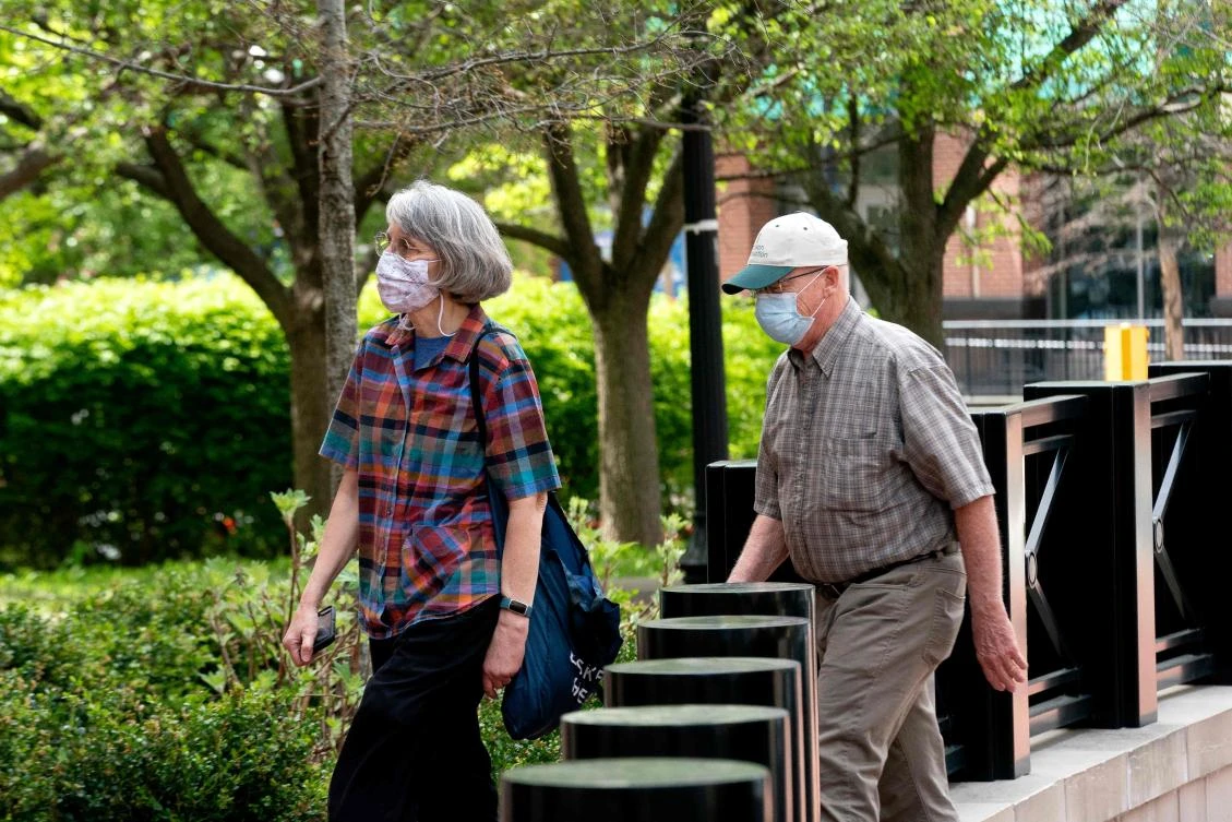 Paula and Ed Kassig, the parents of hostage Peter Kassig slain by Daesh militants, arrive to the Albert V. Bryan Federal Courthouse to hear the verdict in the trial of Daesh member El Shafee Elsheikh, the “Beatle”, in Virginia, on Thursday. (AFP)