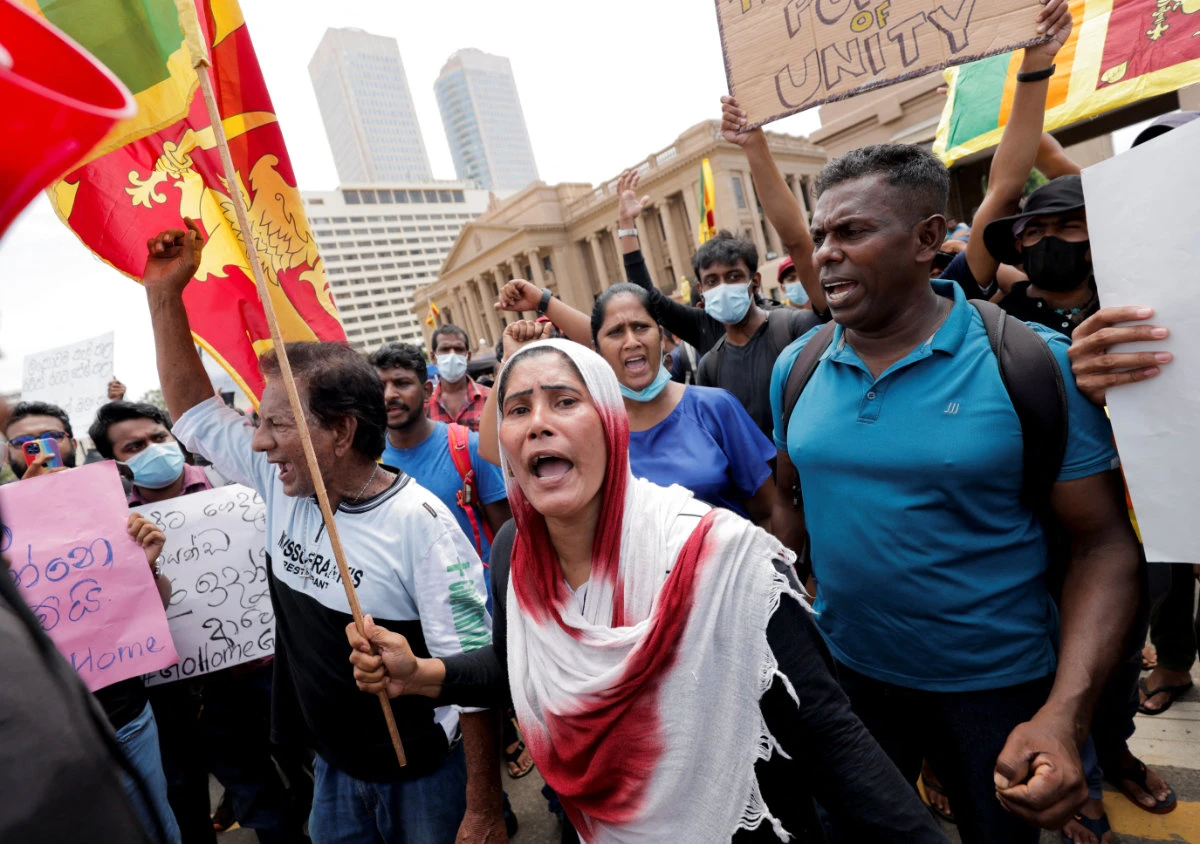 People shout slogans during a protest against Sri Lanka President Gotabaya Rajapaksa in Colombo on April 12, 2022 amid the country's economic crisis. (REUTERS/Dinuka Liyanawatte)