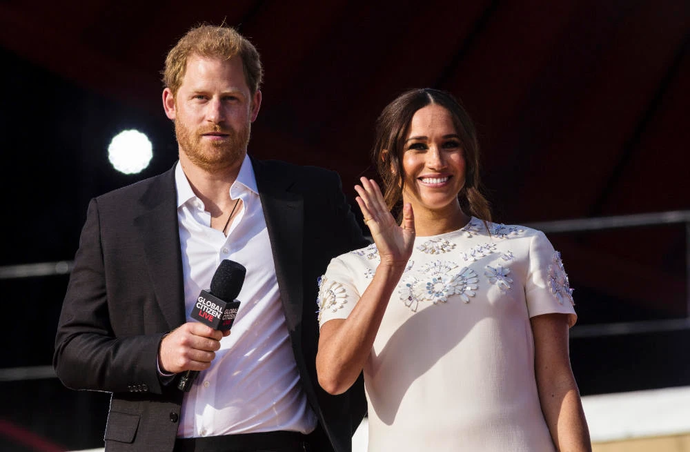 Prince Harry, Meghan make surprise visit to queen