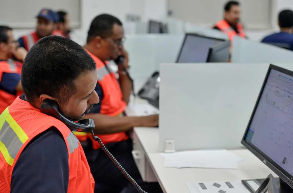 Employees of the COVID-19 coronavirus disease operations room of the Saudi Red Crescent are seen while on duty in the Saudi capital Riyadh. (AFP file photo)