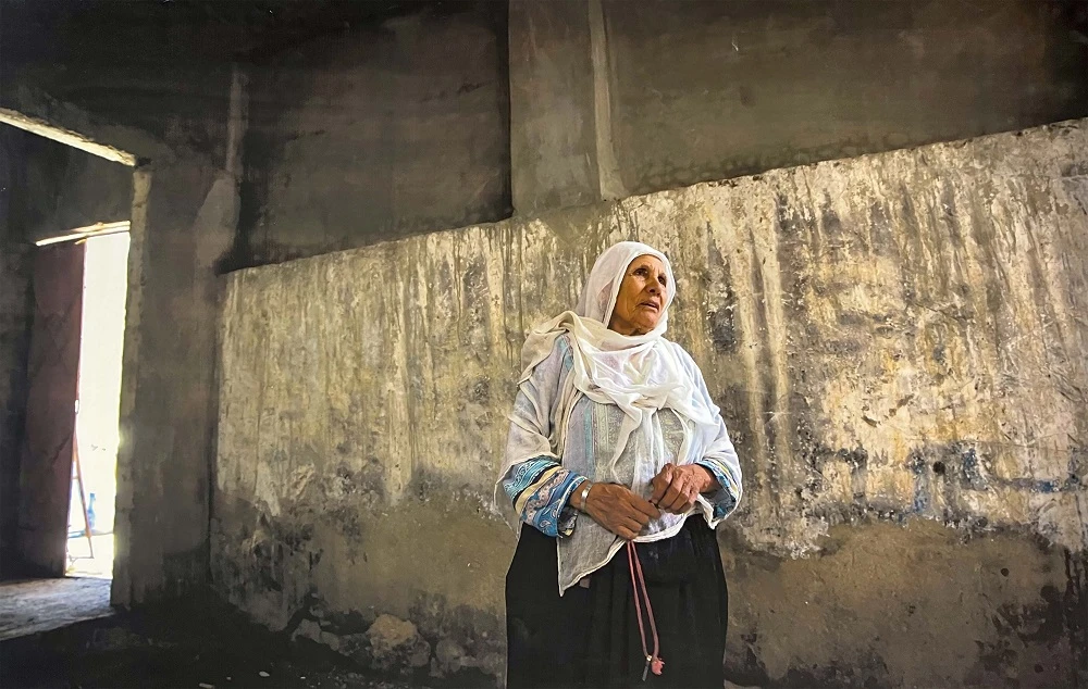 Nadia Irshaid Gilbert, “Woman Carries the Weight of our Past and our Future”, 2017. Photo courtesy Nadia Irshaid Gilbert