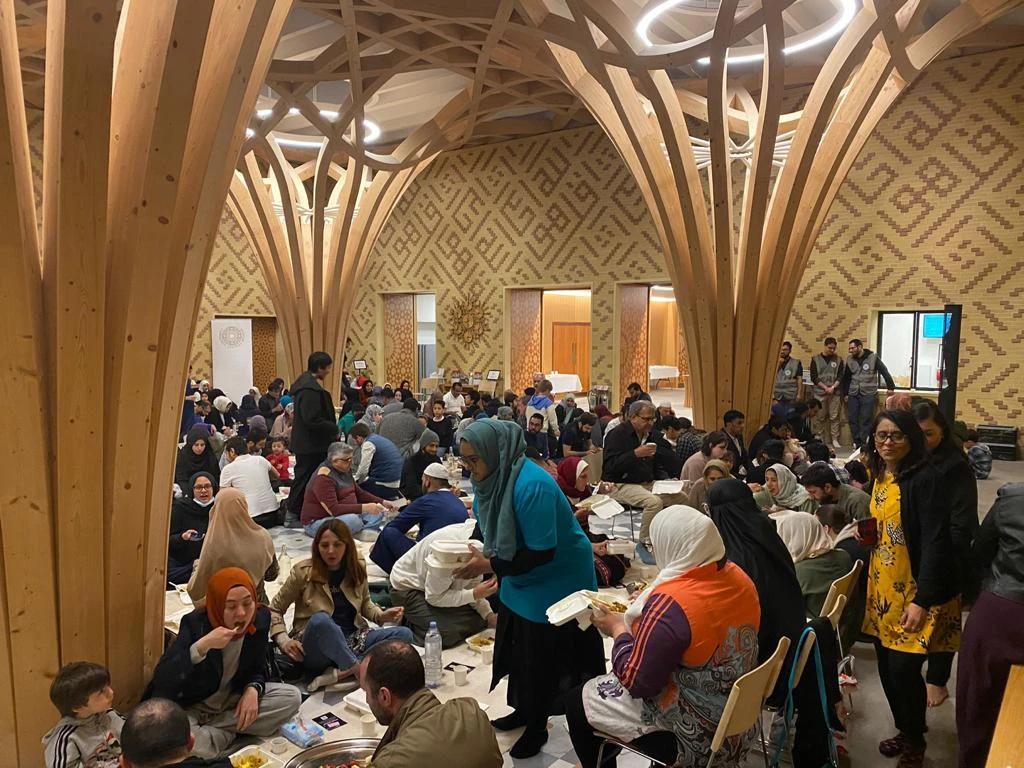 People attend the community iftar featuring Christian and Jewish speakers to celebrate diversity on April 16, 2022. (@OpenIftar)