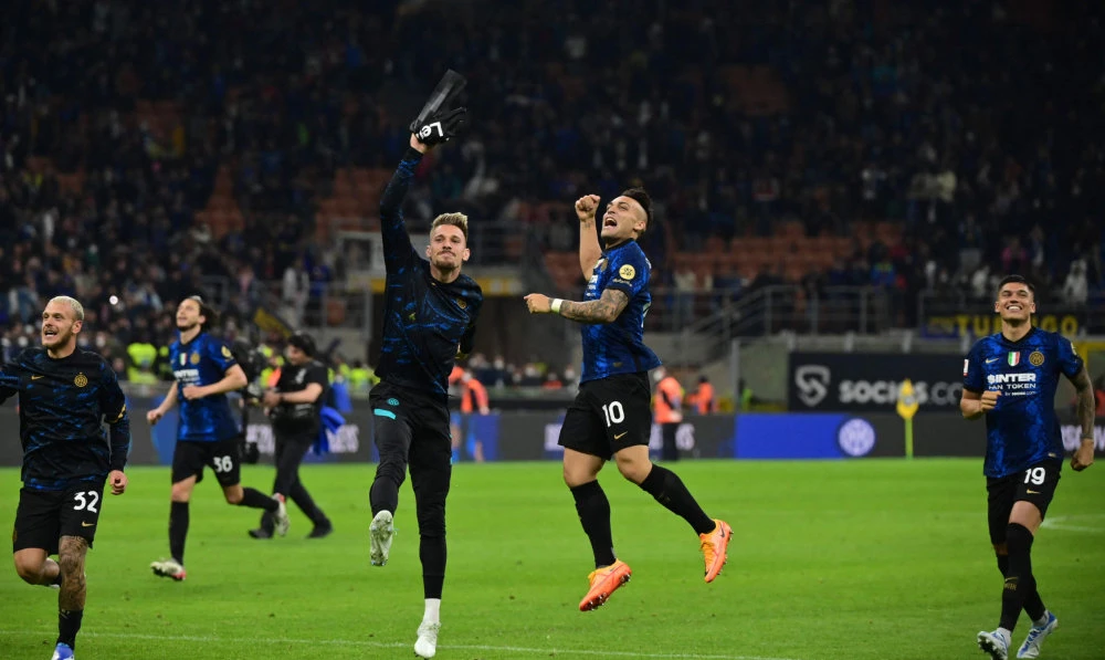 Martinez brace powers Inter past Milan for a spot in Italian Cup final