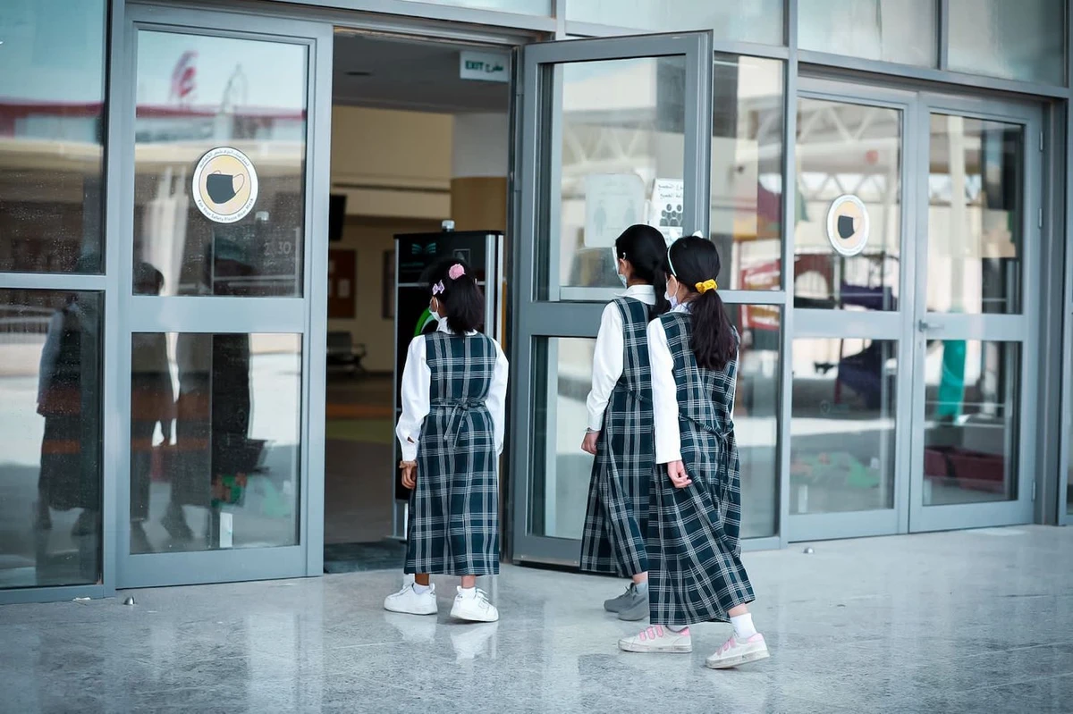 Saudi students enter their school. (File/SPA)