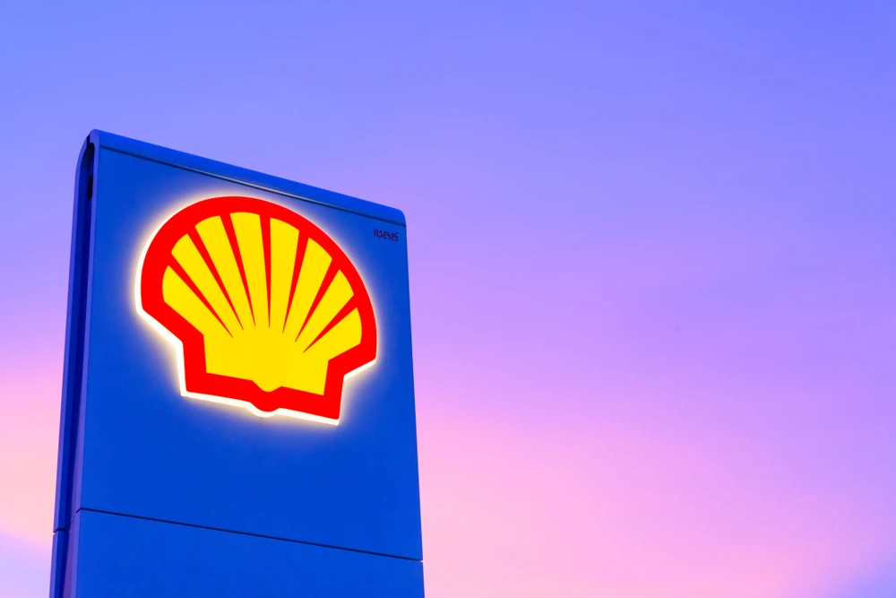 Chinese energy giants are carrying out joint discussions with Shell to buy a 27.5 percent holding in the Sakhalin-2 liquefied natural gas venture. (Shutterstock)