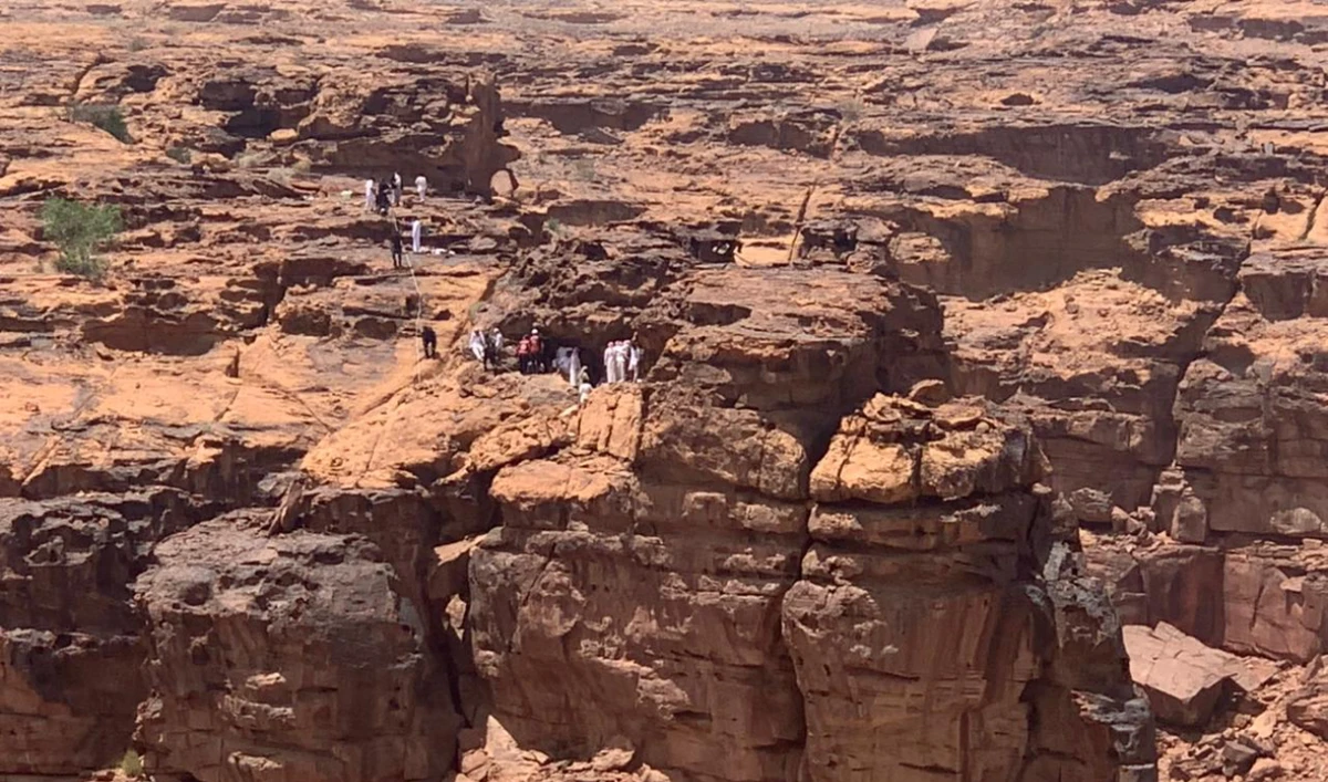 Citizen rescued after mountain fall in Saudi Arabia