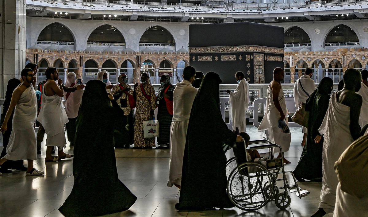 Muslims gather for prayer around the Kaaba at the Grand Mosque in Makkah, Saudi Arabia, during the fasting month of Ramadan, on April 9, 2022. (AFP/File)