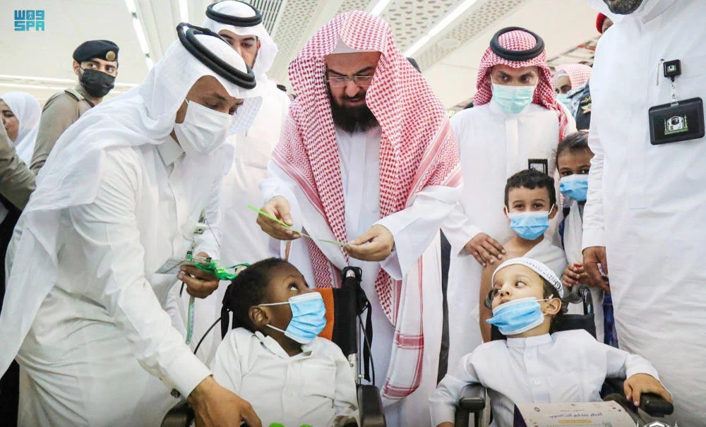 Smart wristbands initiative to help parents locate children lost in crowds at Makkah Grand Mosque