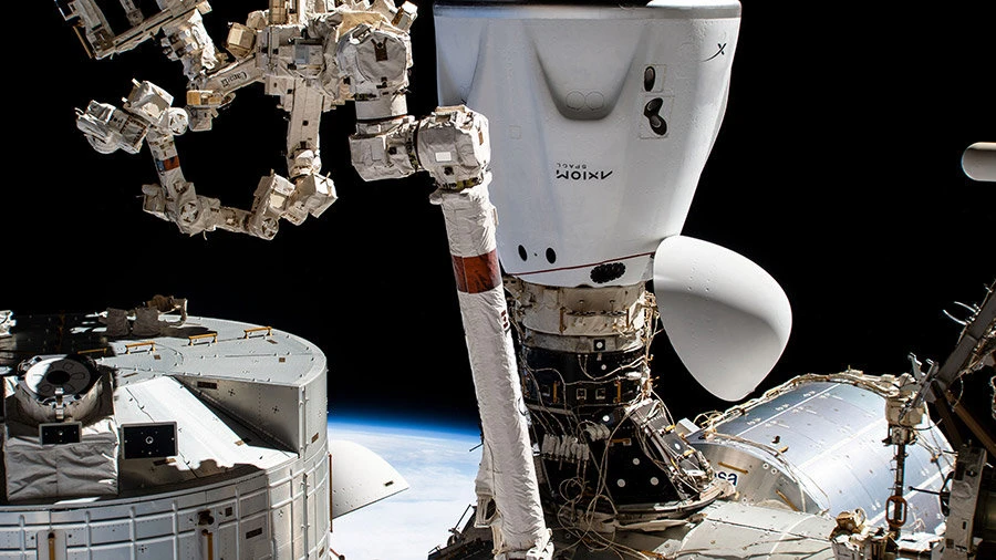 A view of SpaceX Dragon Endeavour that will return the Axiom Mission 1 astronauts back to Earth. (Twitter: @NASA)