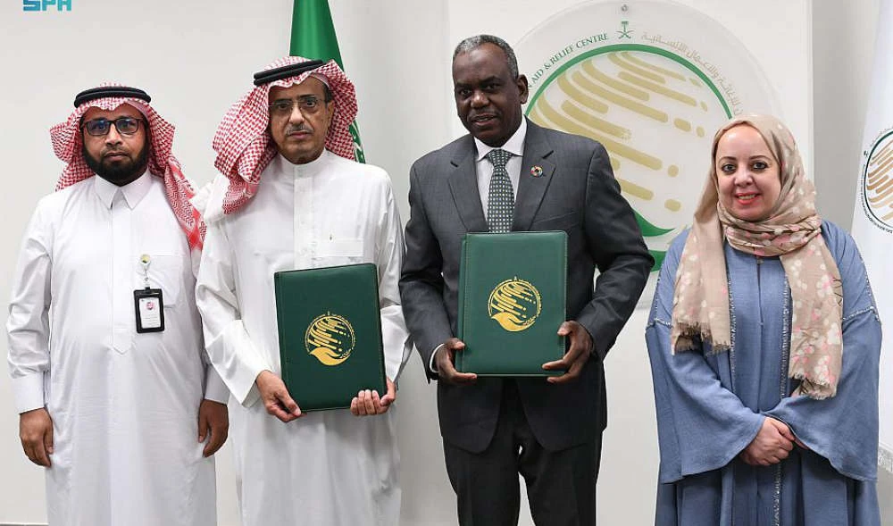 The agreement was signed by the center’s assistant general supervisor for operations and programs, Ahmed bin Ali Al-Baiz, and the UNICEF representative for the Gulf, Al-Tayeb Adam, at the center’s headquarters in Riyadh. (SPA)