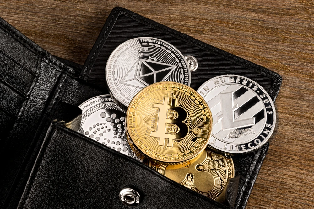 Crypto Moves — Bitcoin, Ether down; Robinhood cuts workforce; Revoult eyes crypto wallets expansion