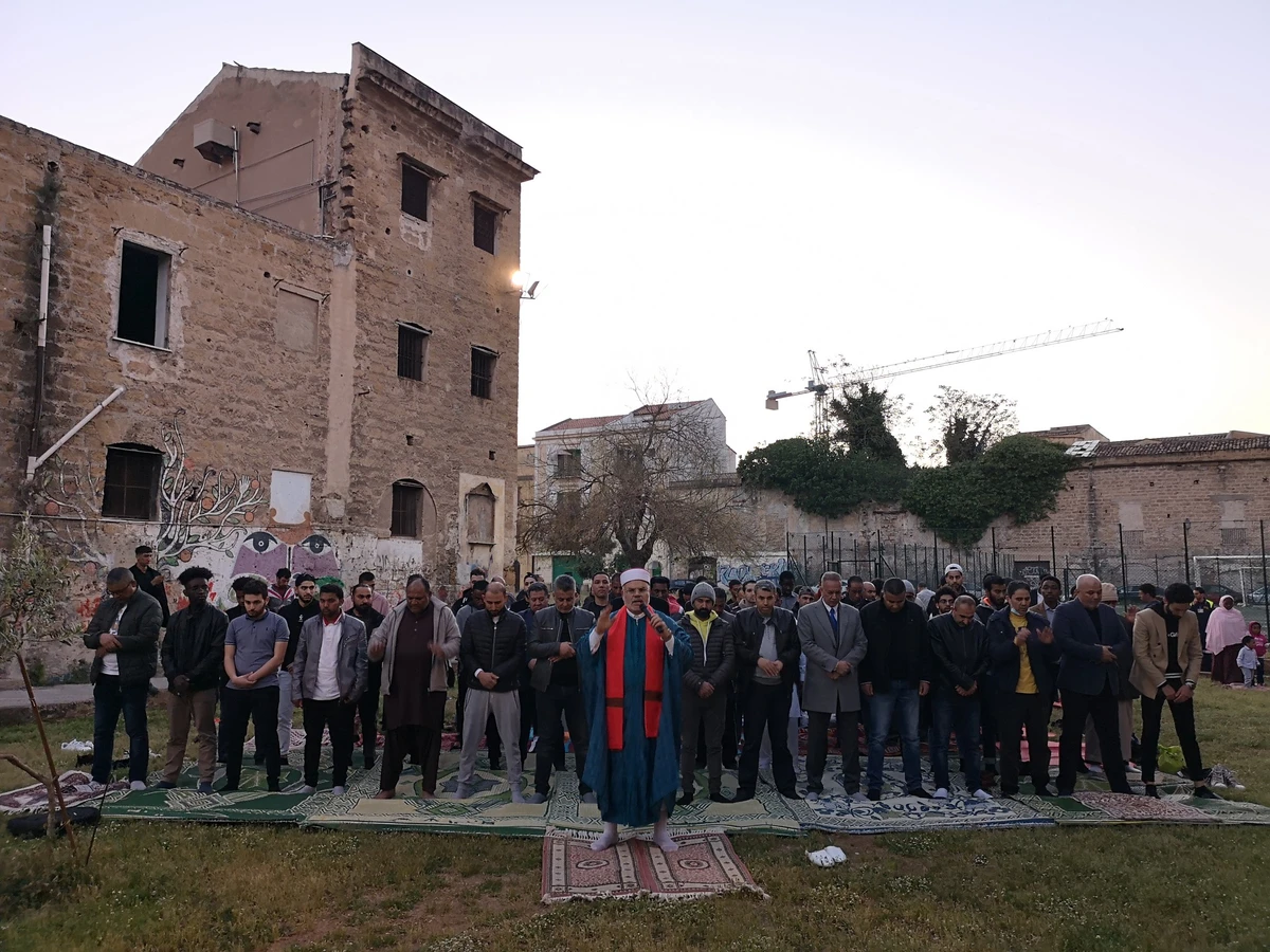 The Palermo Muslim community held an interfaith iftar with leading members of the Italian clergy and local city officials.