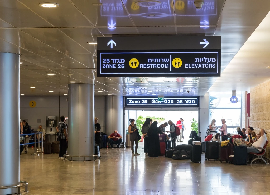 Americans bring ‘souvenir’ artillery shell to Israel airport