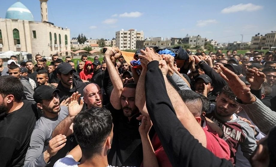 Mourners carry the body of 25-year-old Palestinian Ahmed Al-Saadi, who was killed by Israeli forces during a raid on Jenin refugee camp, Apr. 9, 2022. (AFP)