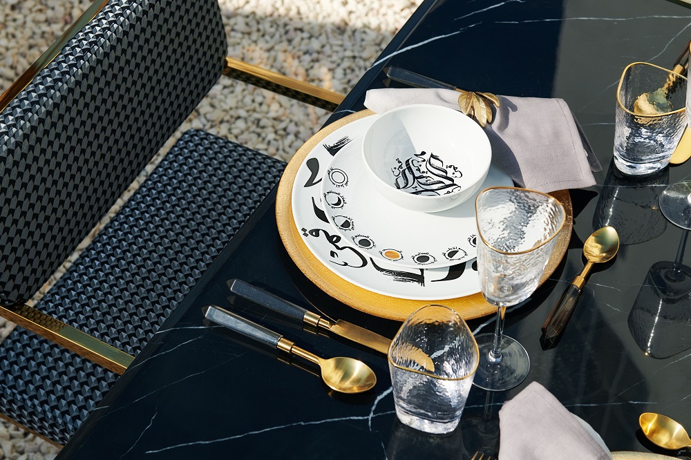 Lunar dinnerware