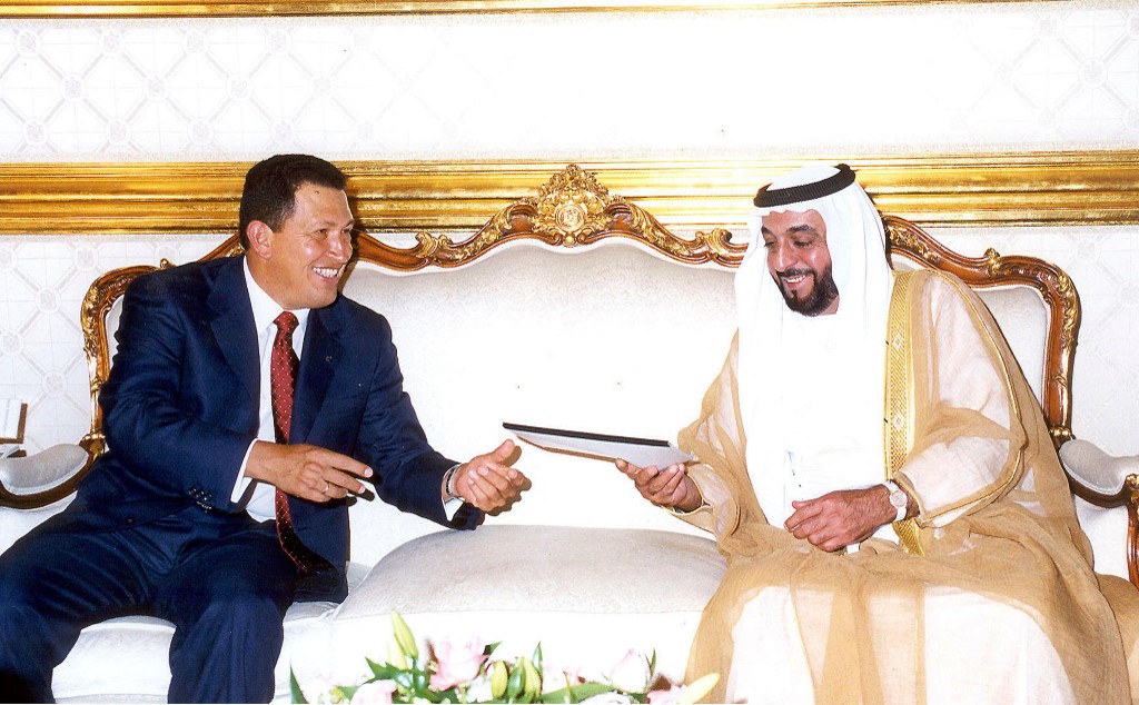 Venezuelan President Hugo Chavez (L) meets UAE Crown Prince Sheikh Khalifa bin Zayed in Abu Dhabi 09 August 2000. (AFP)