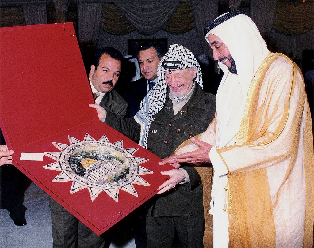 Palestinian Authority President Yasser Arafat offers a stone engraving of Jerusalem's Dome of the Rock to Abu Dhabi's Crown Prince Sheikh Khalifa bin Zayed in Abu Dhabi 7 August 2000. (AFP)