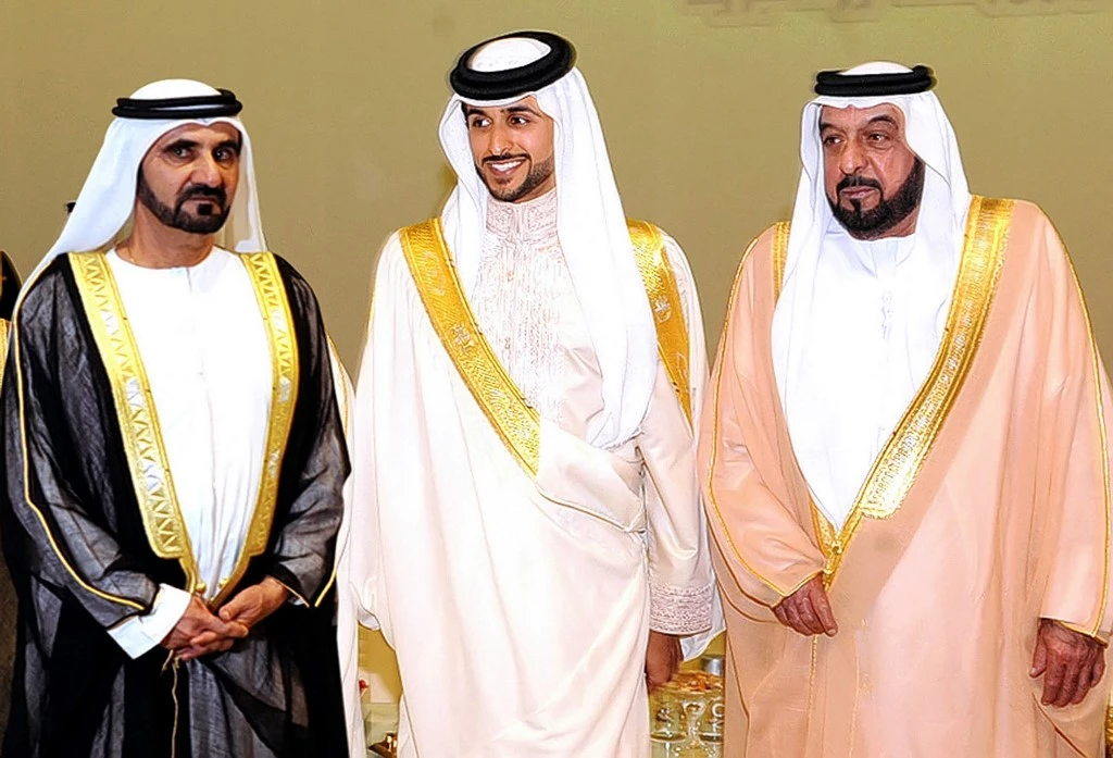 Sheikh Nasir bin Hamad al-Khalifa (C), son of Bahrain's King Hamad, standing at his wedding ceremony next to his new father-in-law Sheikh Mohammed Bin Rashid Al-Maktoum (L) and UAE President Sheikh Khalifa Bin Zayed in Dubai. (AFP)