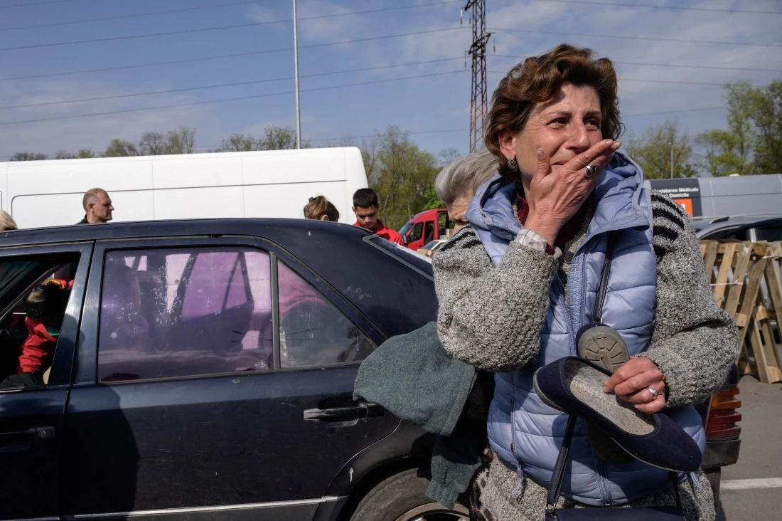 First civilians leave Mariupol steel plant; hundreds remain