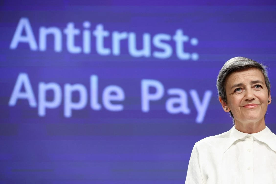 The EU accused Apple of blocking rivals from its popular "tap-as-you-go" iPhone payment system, opening a fresh battlefront between the US tech giant and Brussels. (AFP)