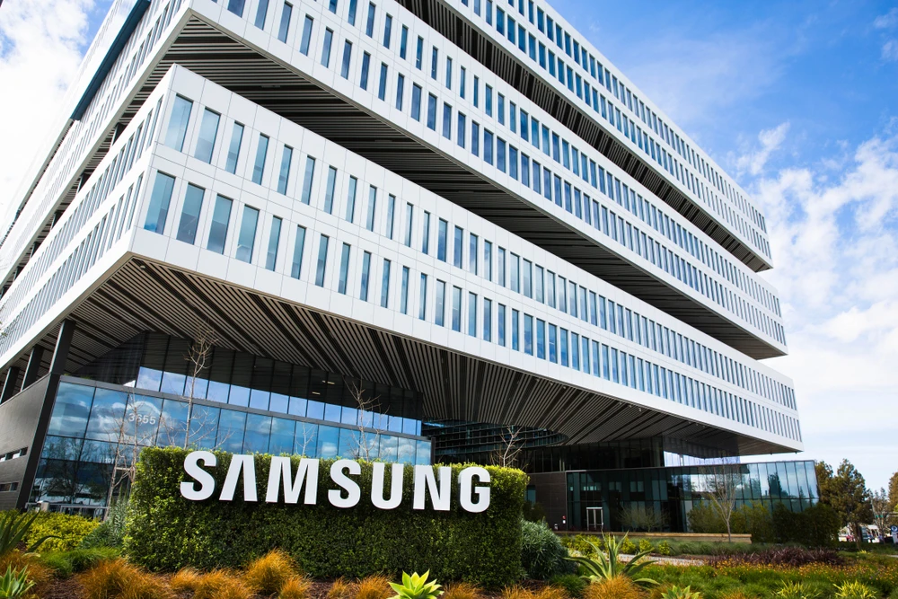 Samsung signs deal with Dish for 5G radios, phones