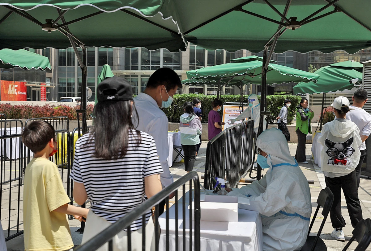 People line up at a nucleic acid testing site amid the coronavirus disease outbreak, in Beijing, China, on May 5, 2022. (REUTERS)