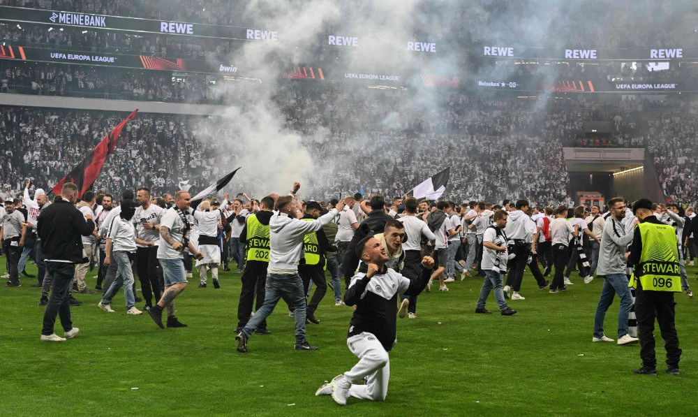 Frankfurt sets up Europa League final against Rangers