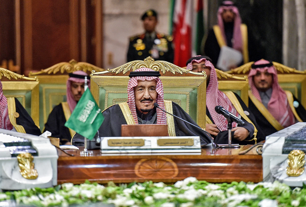 Saudi king admitted to hospital in Jeddah for tests – SPA